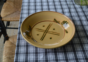 Slip-decorated platter. Firehouse Pottery Co. is a ceramics practice by Jessica Weinberg focused on functional homewares inspired by traditional American stoneware and pottery. The pieces are designed to be used and loved. Made in Jess' home studio in Athens, NY and exclusively available through Quittner.